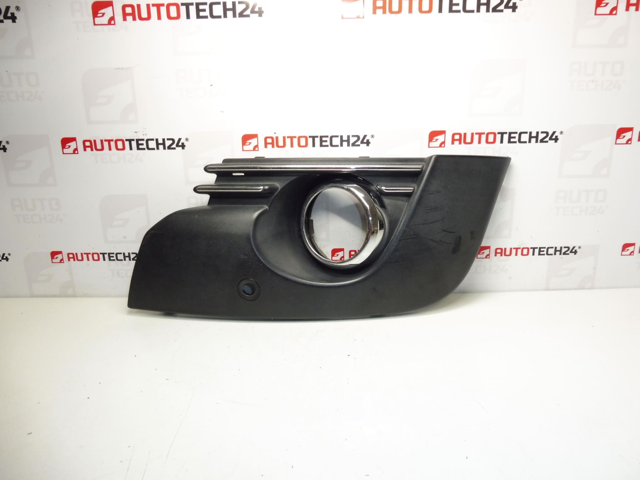 Linker Nebelscheinwerferrahmen Peugeot 3008 9684350277 745316